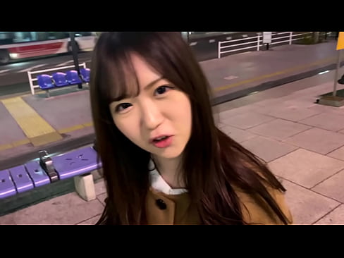 ❤️ Se is in freon dy't hearde ta deselde klup oan de universiteit. En sy is de meast oantreklike famke yn de club. Dit is in Japanske sexy sfear. ❤️ Moaie porno by wy